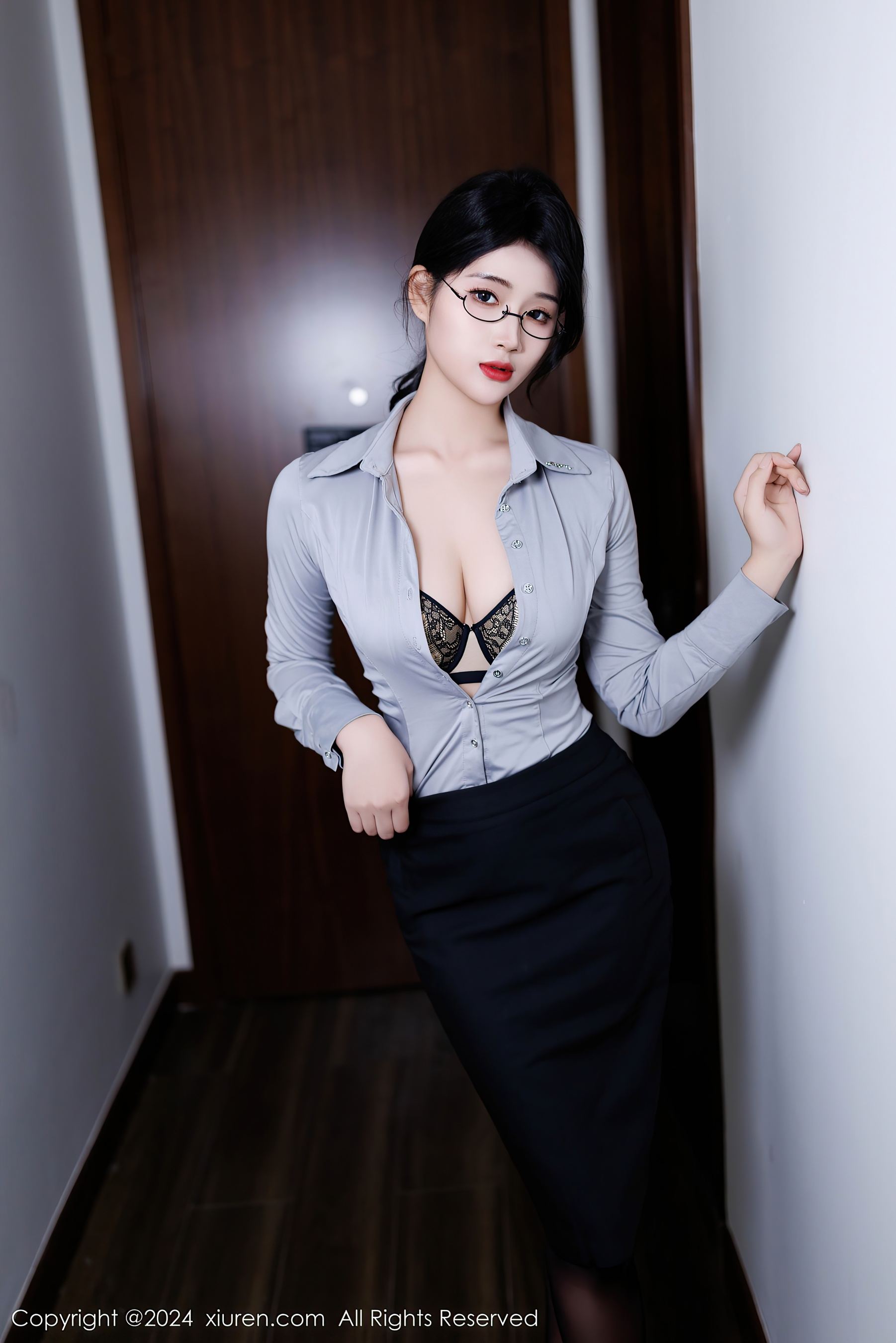 [XiuRen秀人网] No.9567 南乔 OL美腿·合集-妙妙屋