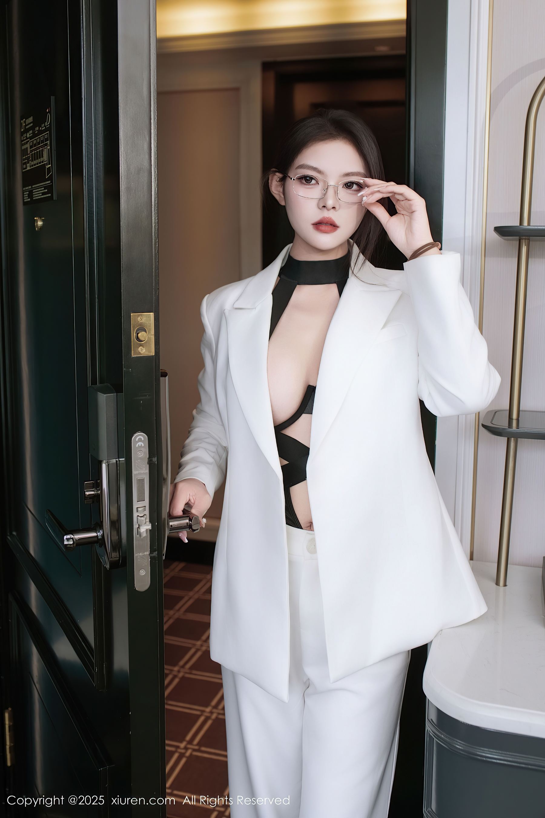 [XiuRen秀人网] No.10464 冬安 白色西服·合集-妙妙屋