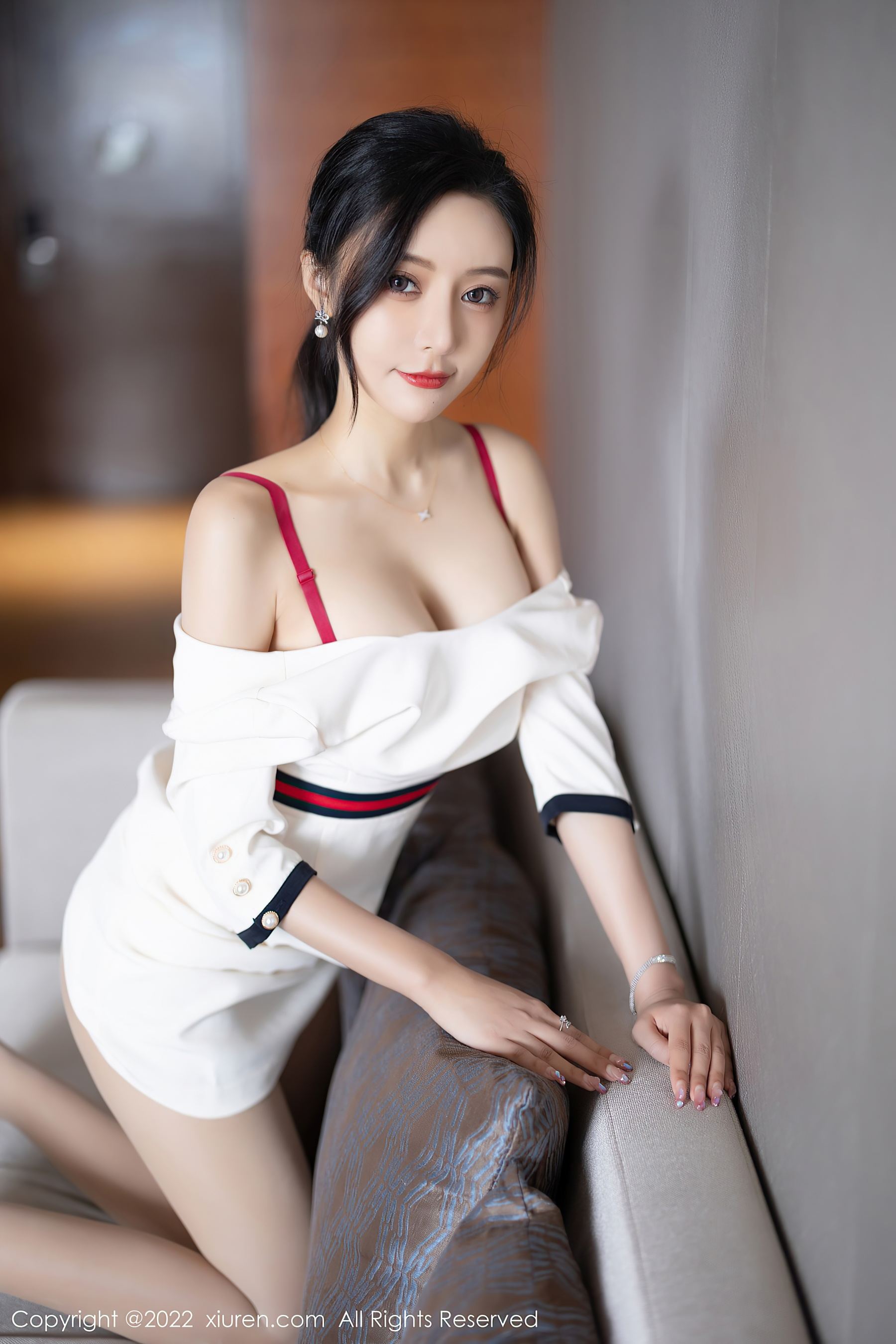 [XiuRen秀人网] No.4963 王馨瑶yanni 制服丝袜·合集-妙妙屋