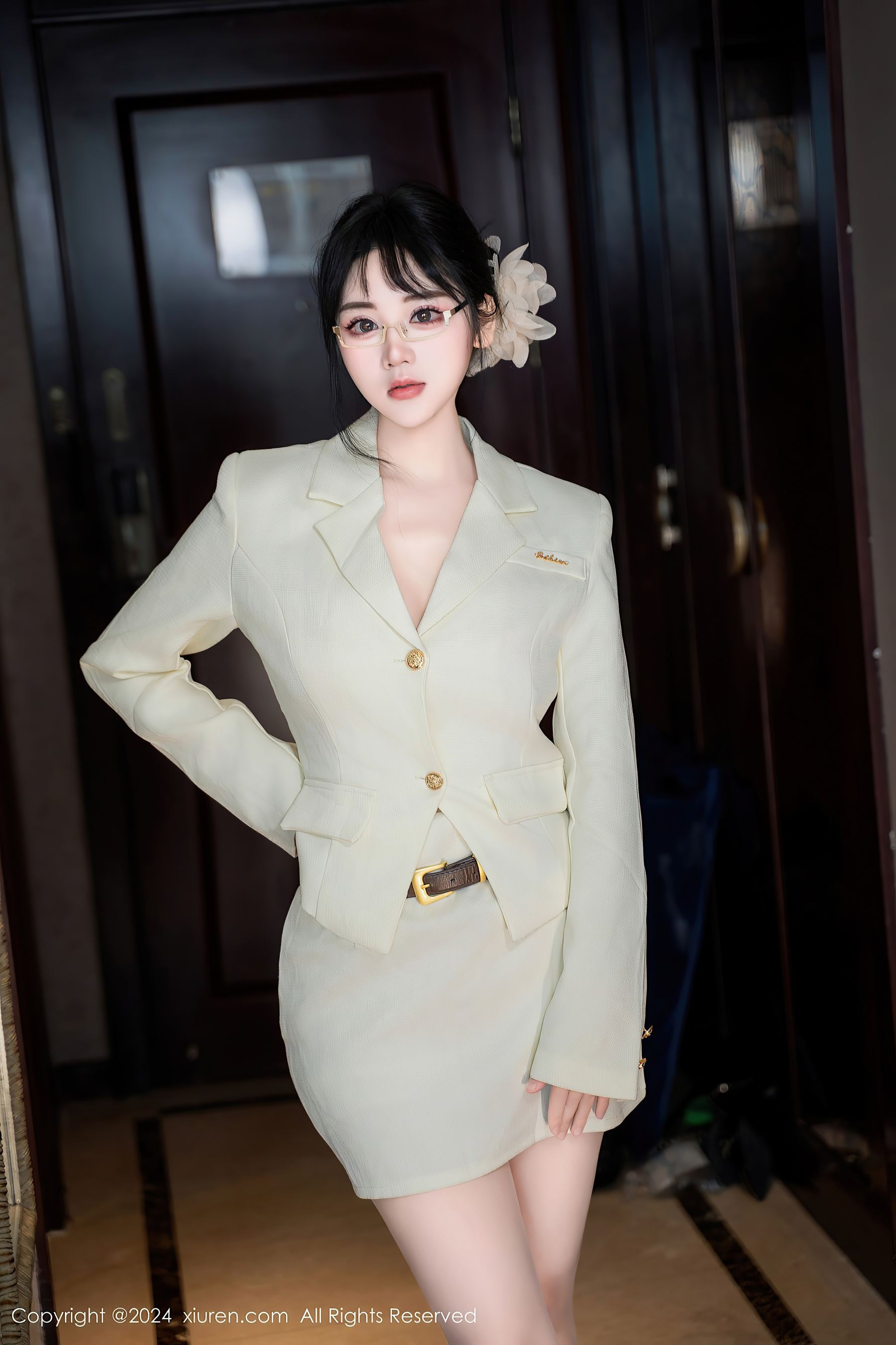 [XiuRen秀人网] No.8717 汐汐爱吃草莓 丝袜美腿·合集-妙妙屋