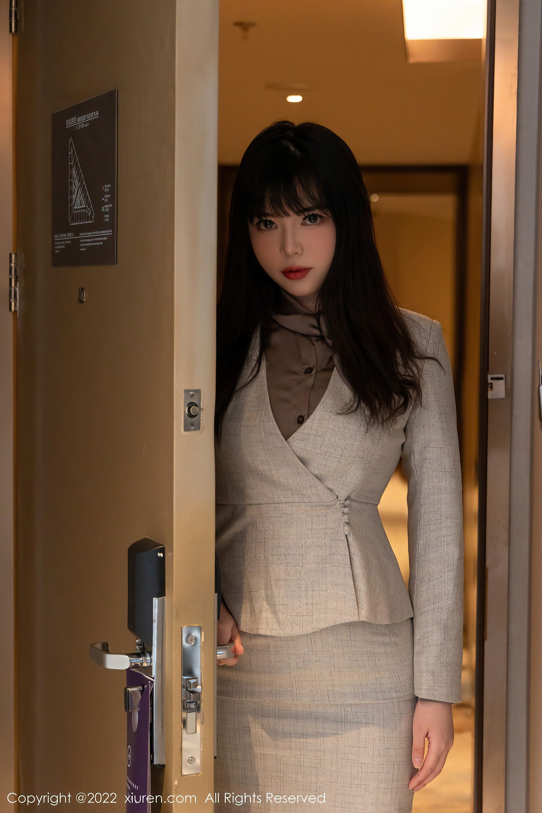[XiuRen秀人网] No.4689 Arude薇薇 丝袜美腿短裙写真·合集-妙妙屋