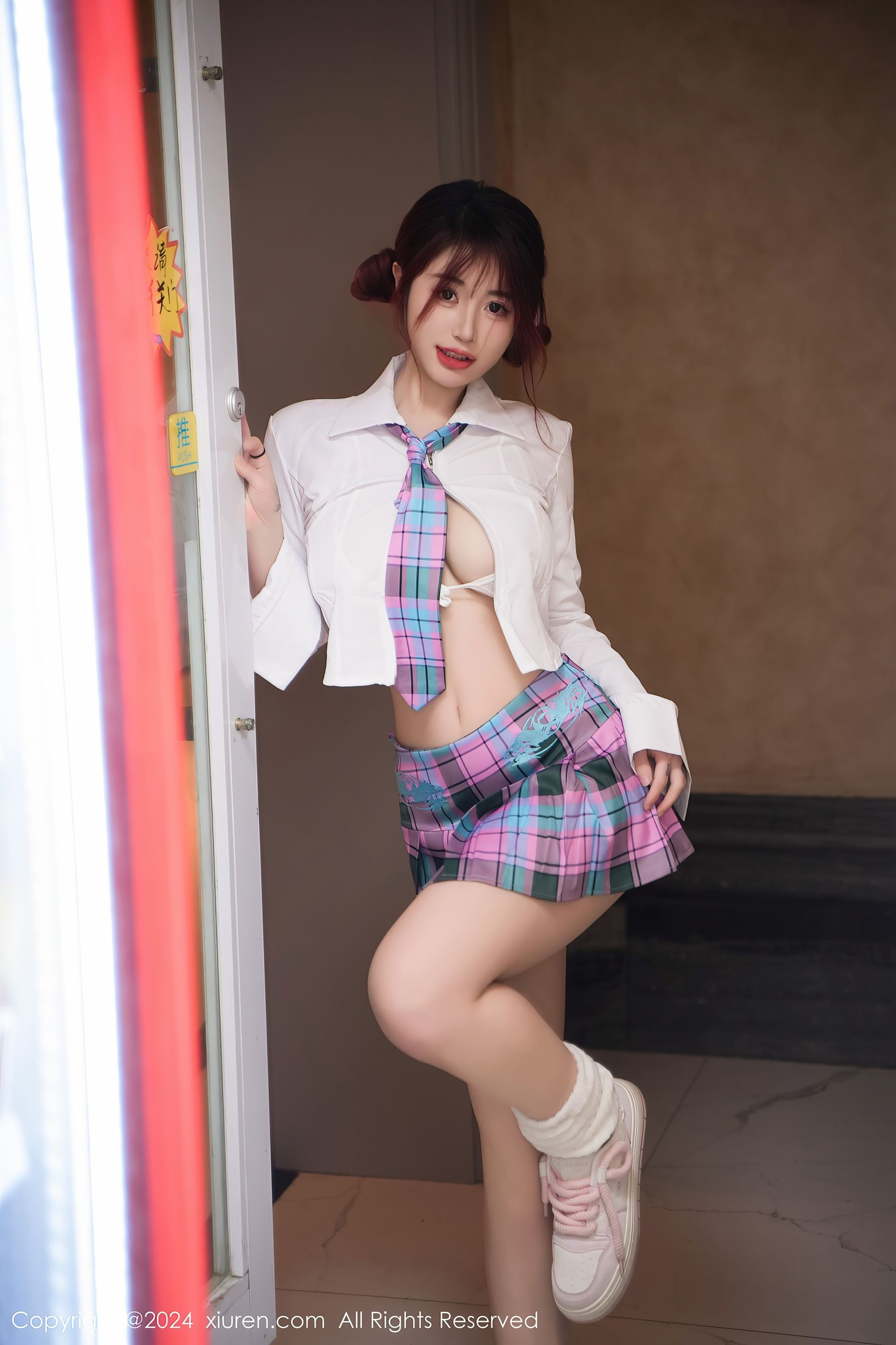 [XiuRen秀人网] No.8015 美七Mia 短裙美腿·合集-妙妙屋