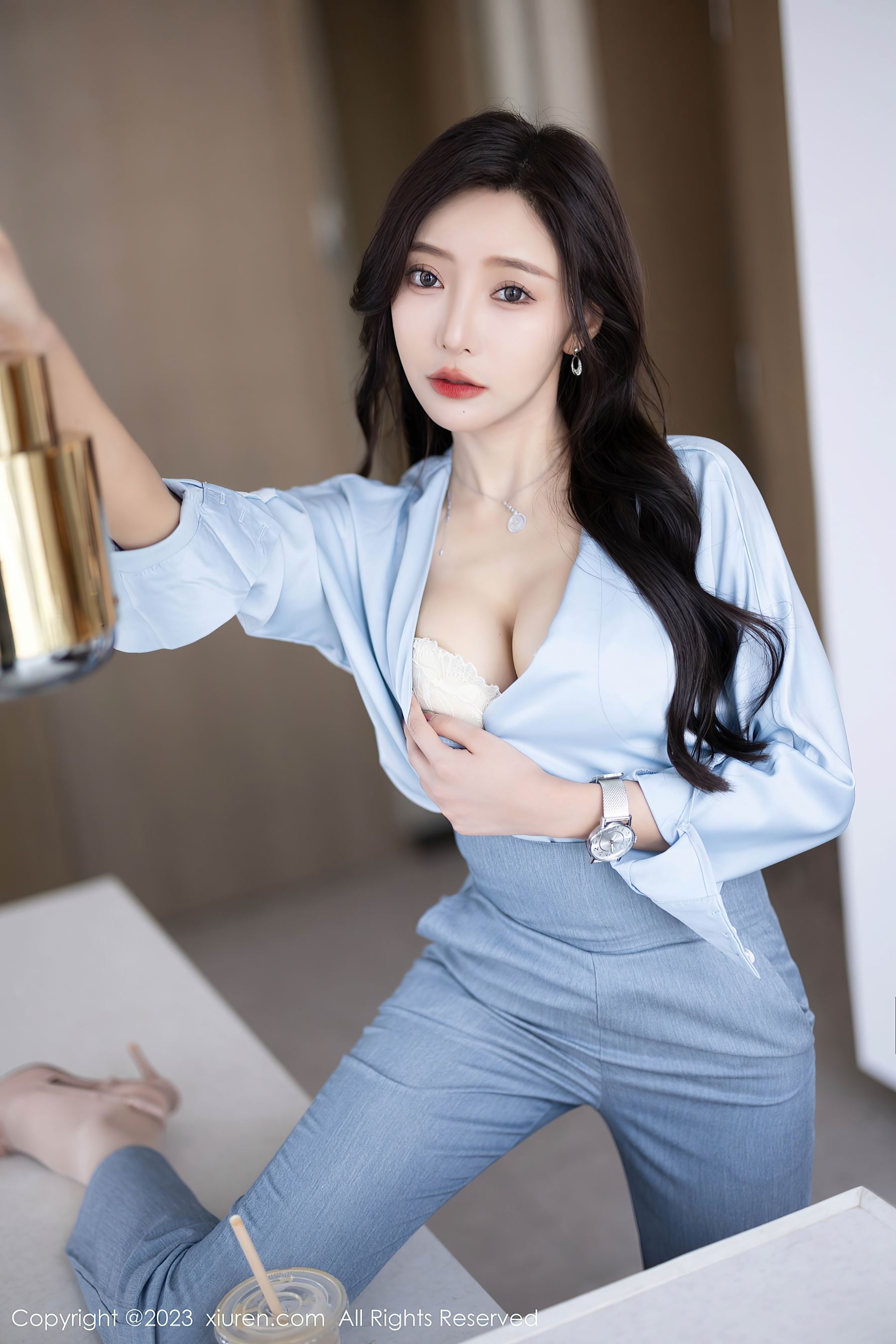 [XiuRen秀人网] No.7123 王馨瑶yanni OL美腿·合集-妙妙屋