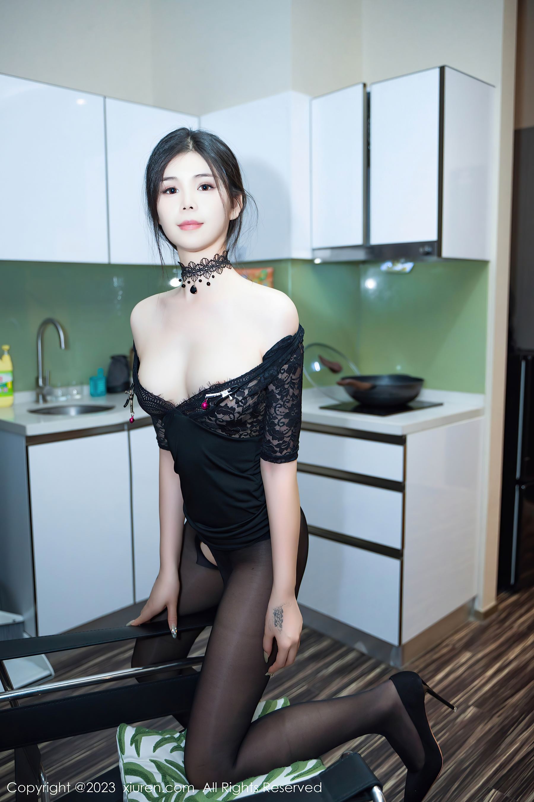 [XiuRen秀人网] No.7098 雪糕CiCi 黑丝美腿·合集-妙妙屋