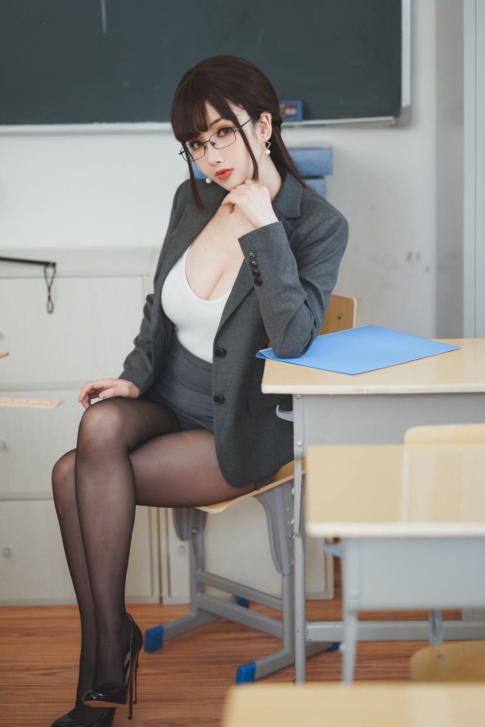 rioko凉凉子-No.084-《年上の韵》奇怪的老师 [25P]·合集-妙妙屋