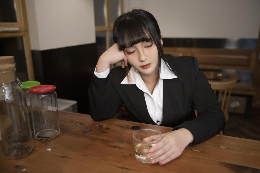 洛璃LoLiSAMA-No.038-醉酒OL 剧情版 [104P 1V]·合集-妙妙屋