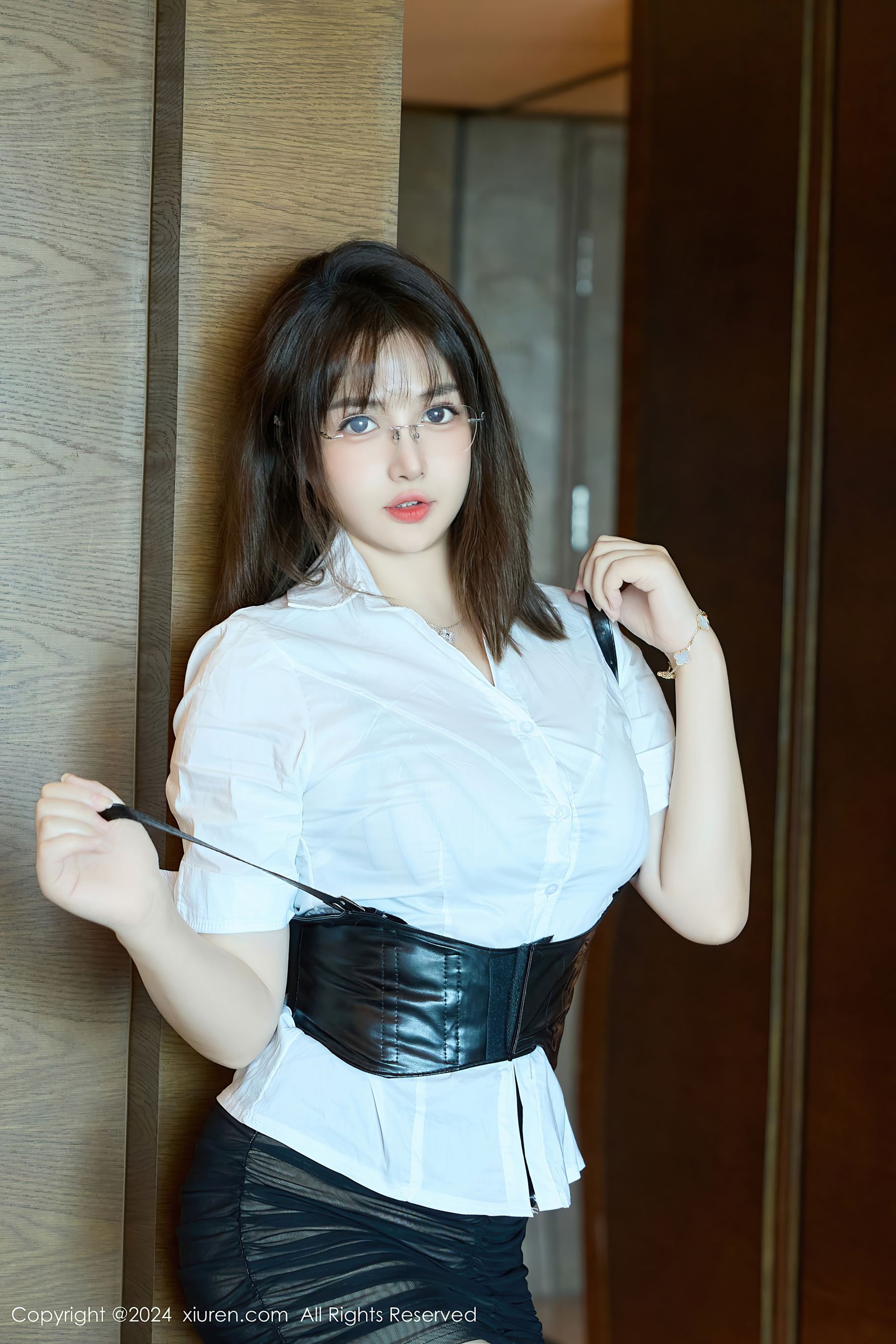 [XiuRen秀人网] No.9104 养乐多Doll 黑丝美腿·合集-妙妙屋